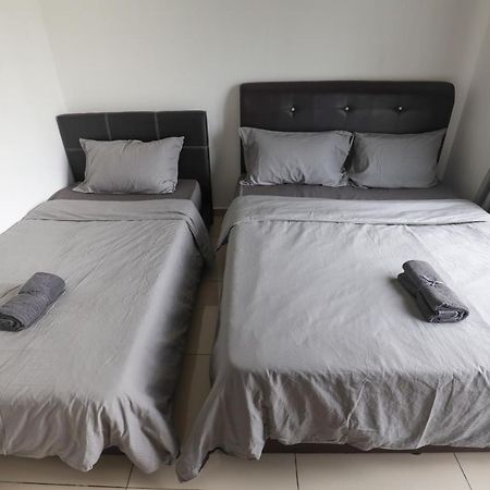 Cozy 3-Bedroom Condo With Pool - Seri Kembangan Eksteriør billede