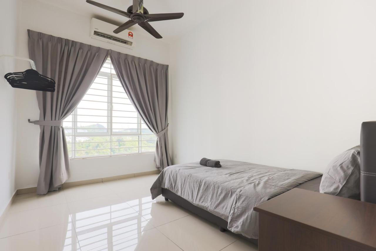 Cozy 3-Bedroom Condo With Pool - Seri Kembangan Eksteriør billede