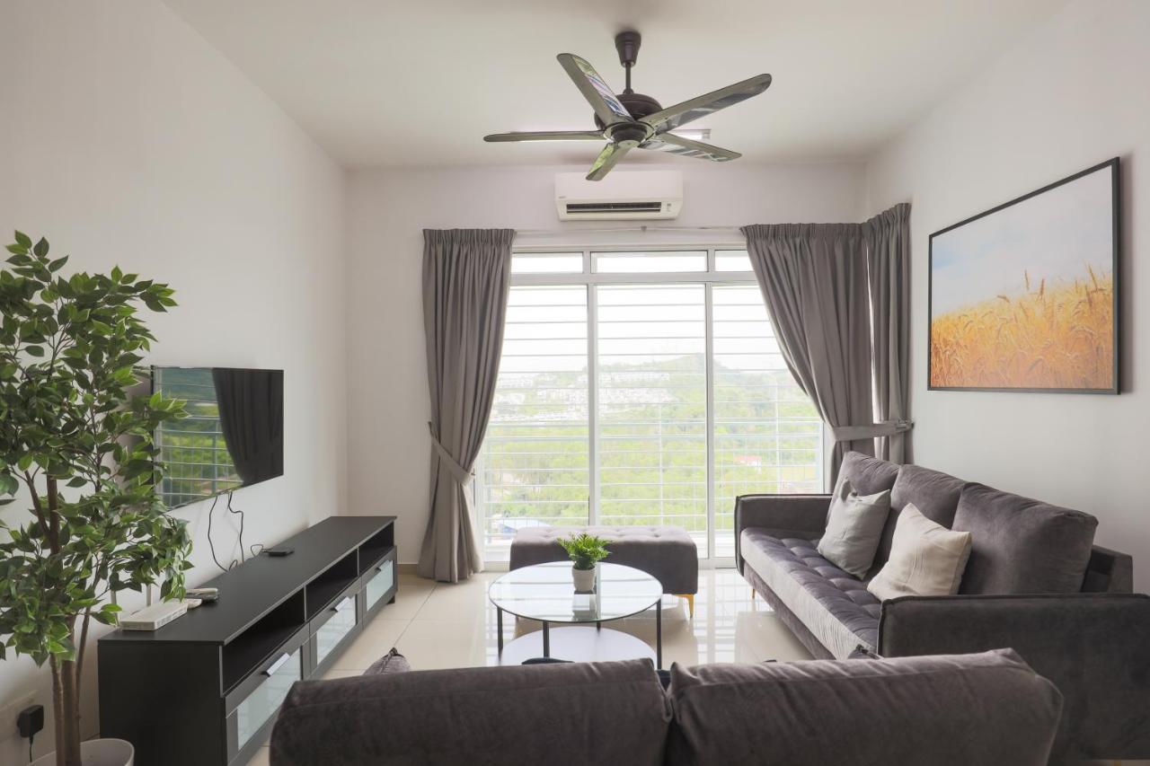 Cozy 3-Bedroom Condo With Pool - Seri Kembangan Eksteriør billede