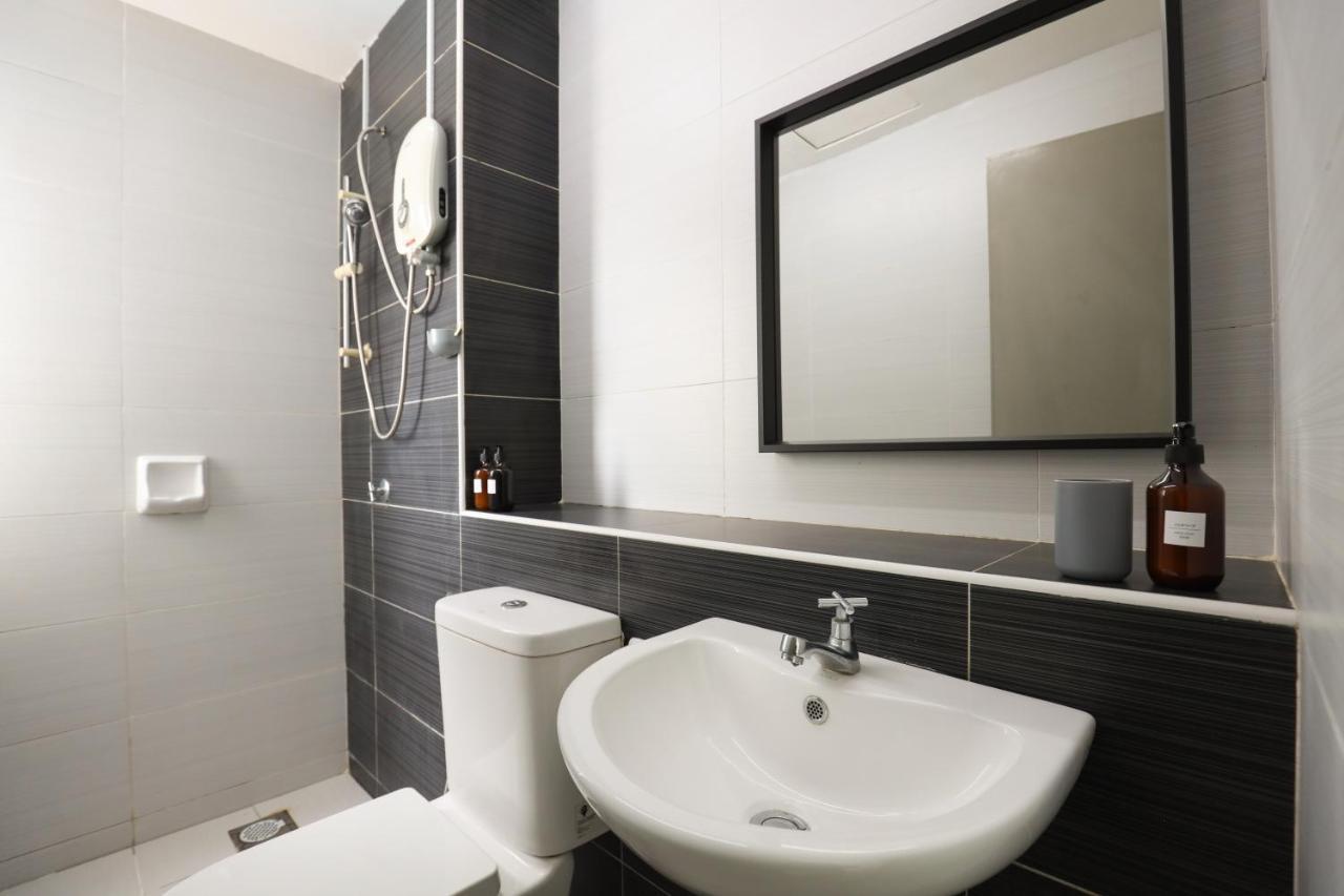 Cozy 3-Bedroom Condo With Pool - Seri Kembangan Eksteriør billede