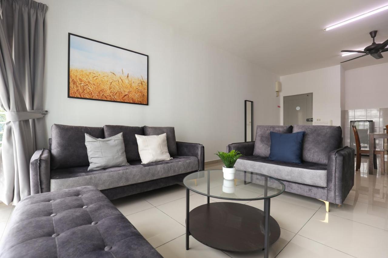 Cozy 3-Bedroom Condo With Pool - Seri Kembangan Eksteriør billede