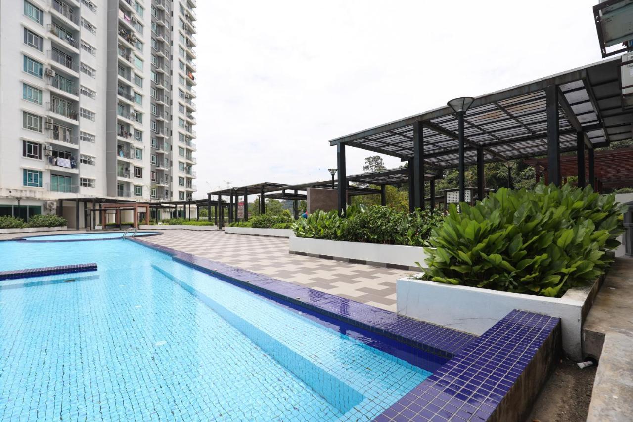 Cozy 3-Bedroom Condo With Pool - Seri Kembangan Eksteriør billede