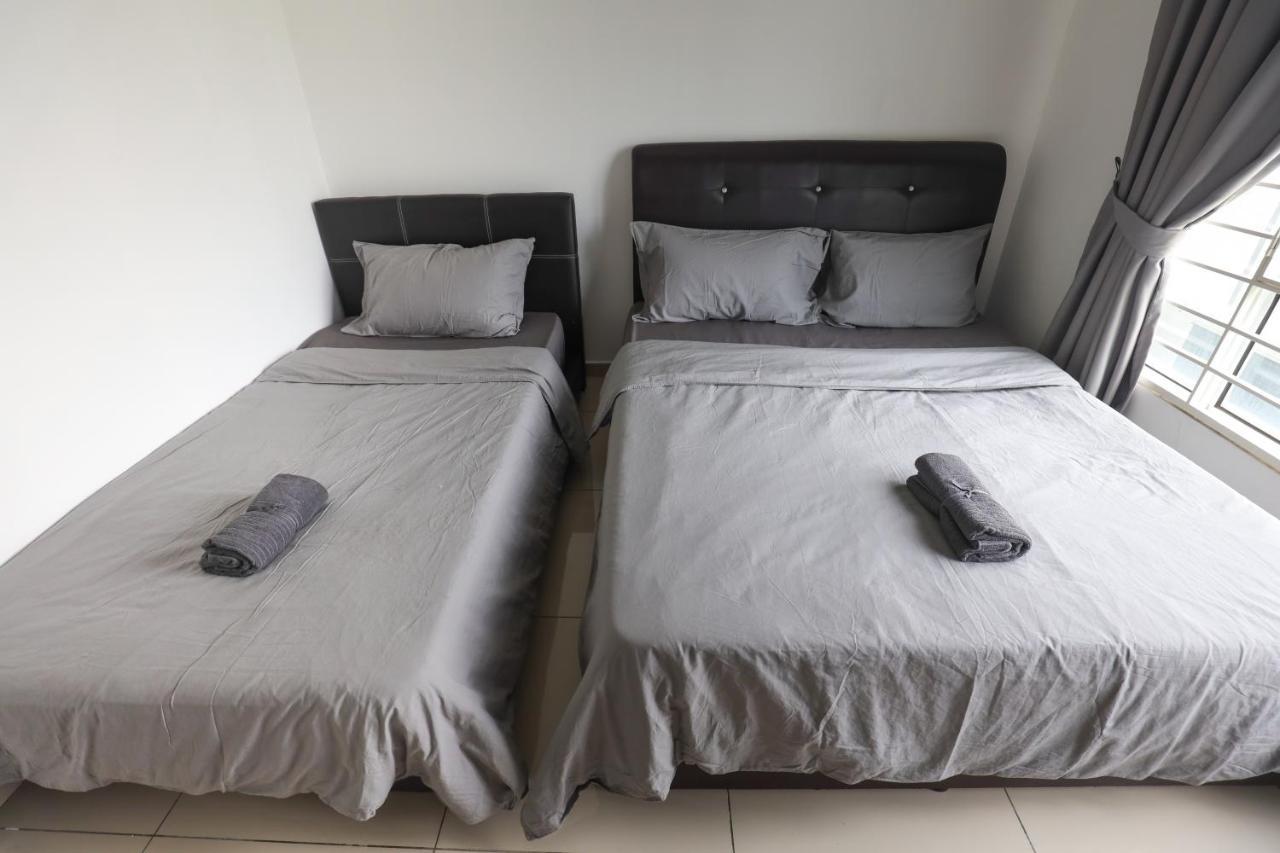 Cozy 3-Bedroom Condo With Pool - Seri Kembangan Eksteriør billede