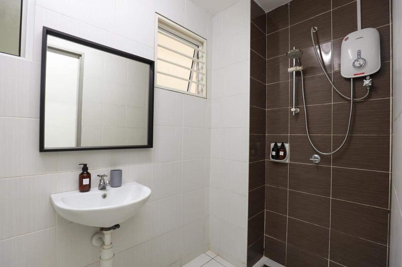 Cozy 3-Bedroom Condo With Pool - Seri Kembangan Eksteriør billede