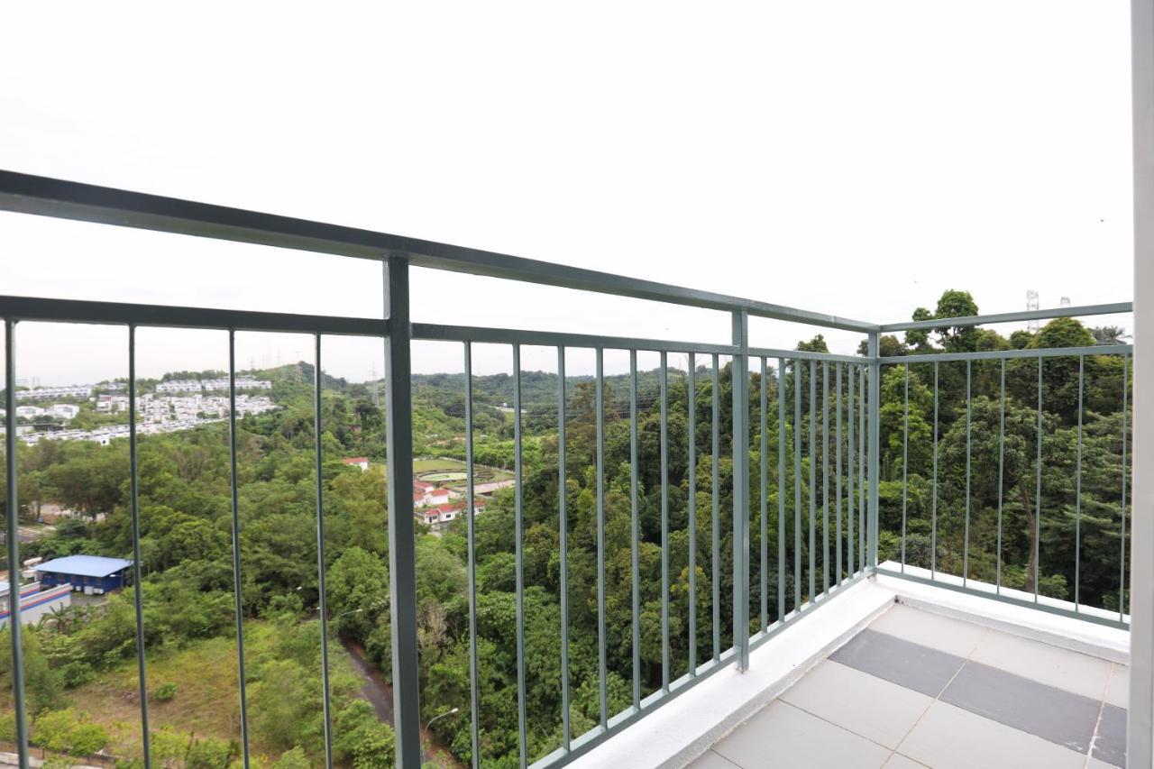 Cozy 3-Bedroom Condo With Pool - Seri Kembangan Eksteriør billede