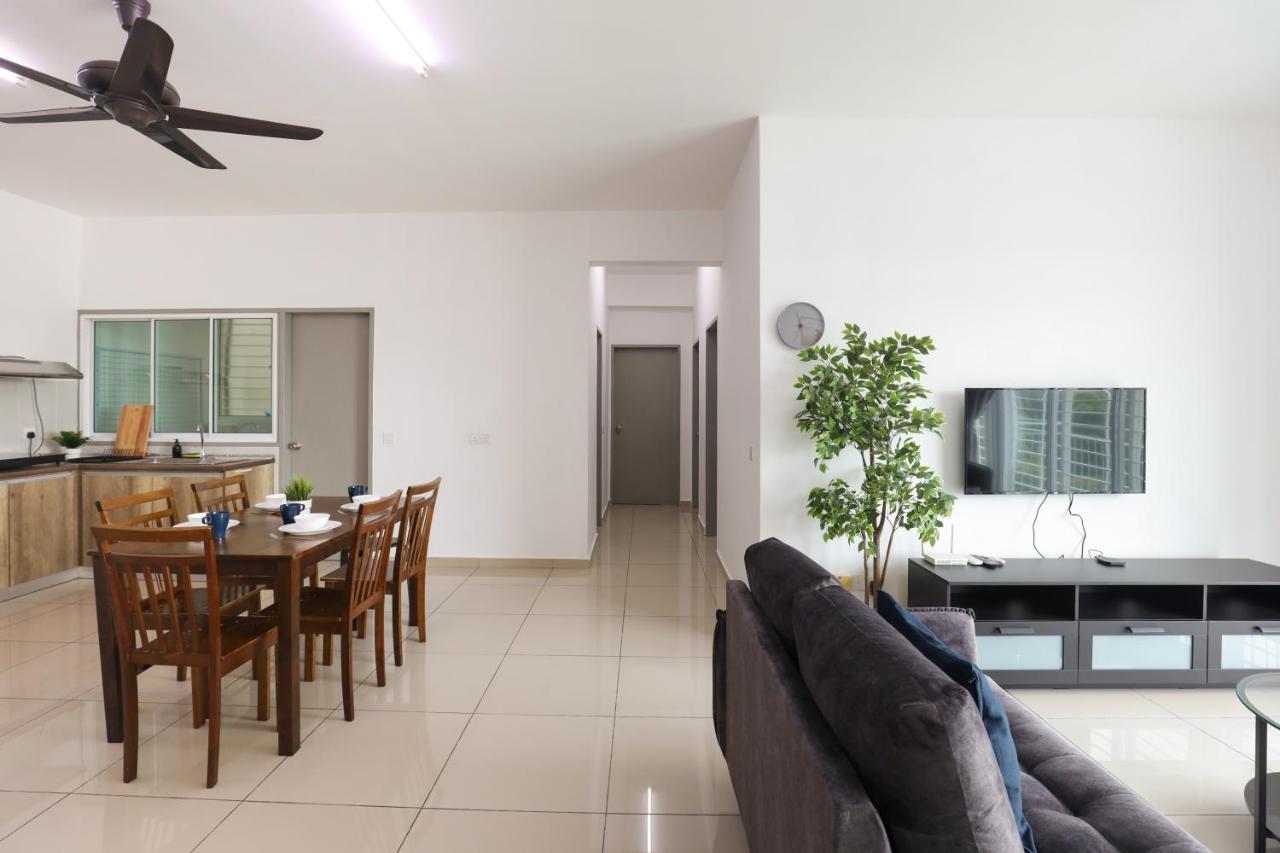 Cozy 3-Bedroom Condo With Pool - Seri Kembangan Eksteriør billede